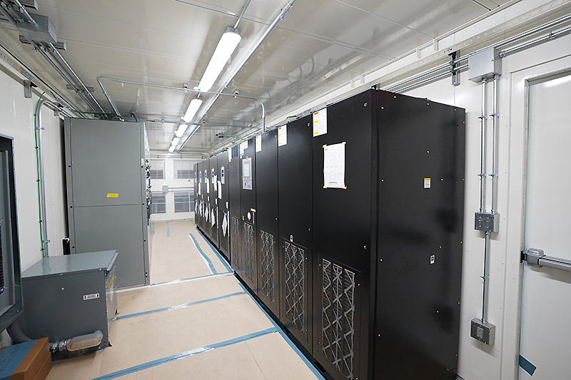 Toshiba G9000 Series 1000 kVA UPS Trailer Mounted Toshiba G9000 Series 1000 kVA UPS Trailer Mounted