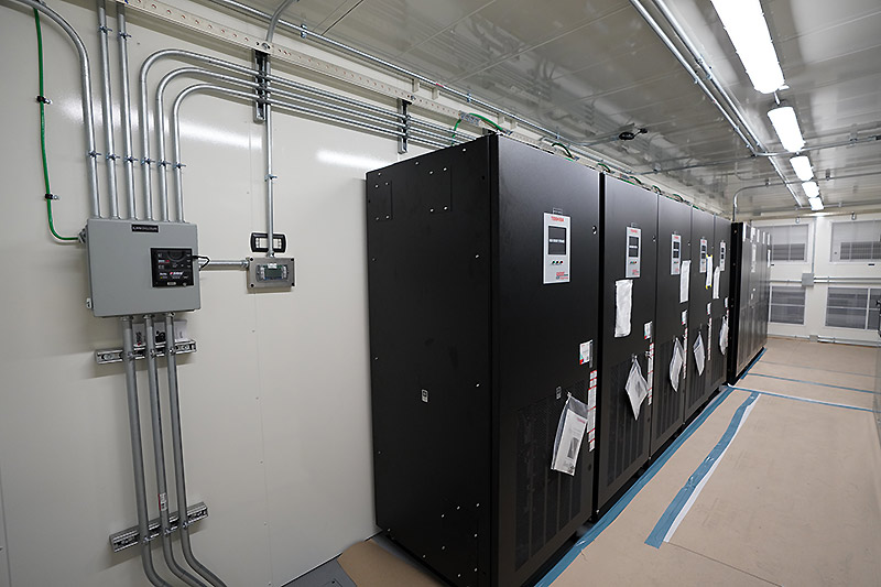 Toshiba G9000 Series 1000 kVA UPS Trailer Mounted Toshiba G9000 Series 1000 kVA UPS Trailer Mounted