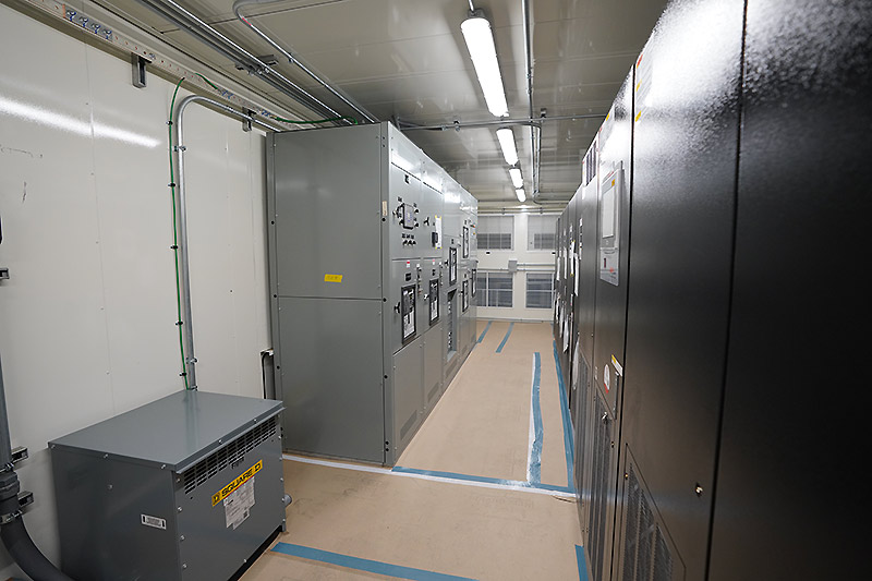 Toshiba G9000 Series 1000 kVA UPS Trailer Mounted Toshiba G9000 Series 1000 kVA UPS Trailer Mounted